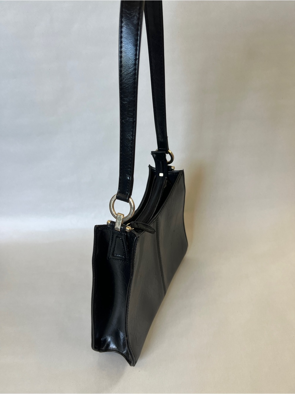 Vintage 90s Liz Claiborne Black Faux Leather Sleek Minimalist Shoulder Bag Purse - Picture 4 of 16